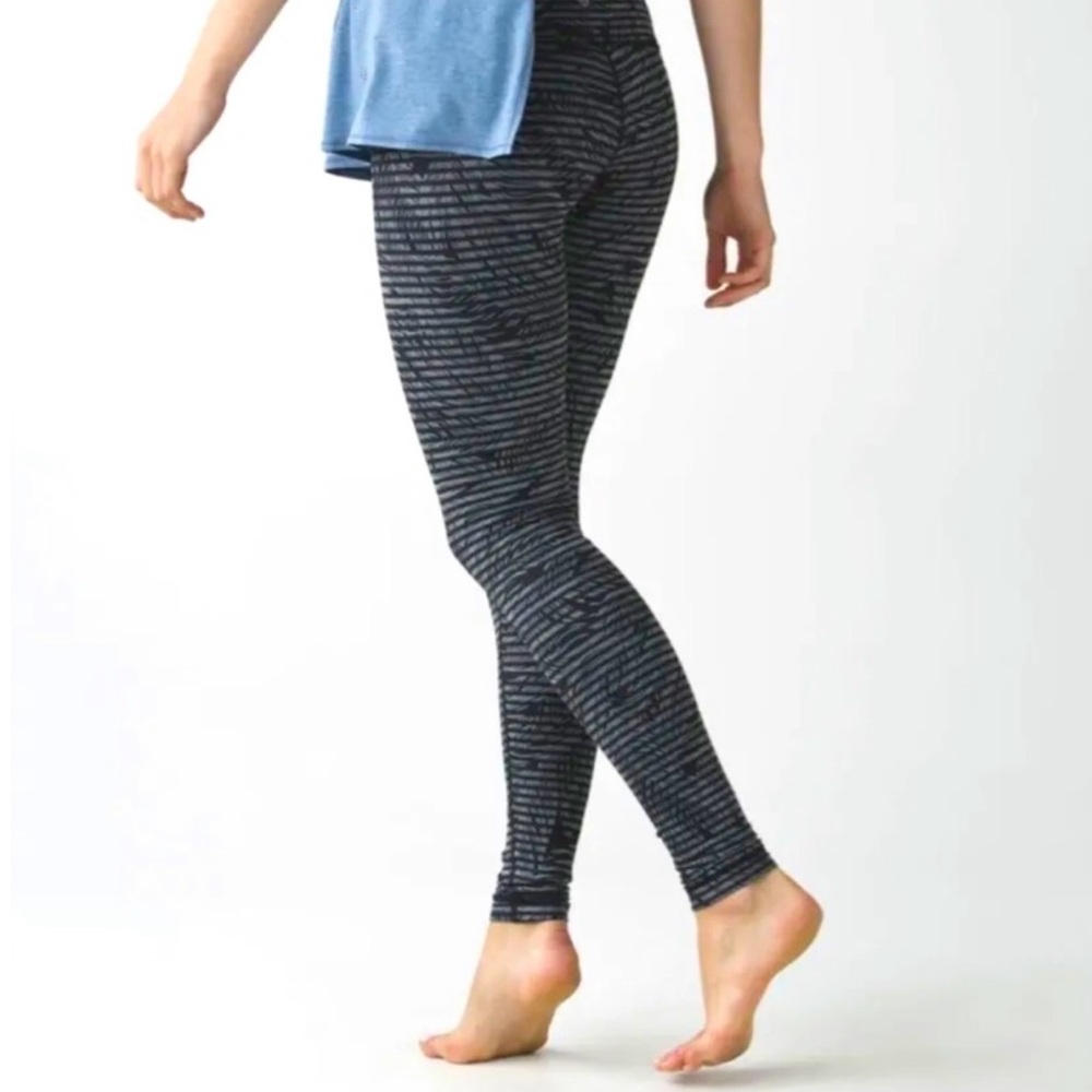 Lululemon Wunder Under Black Stripes and Palm Leaf Print Leggings Size 4